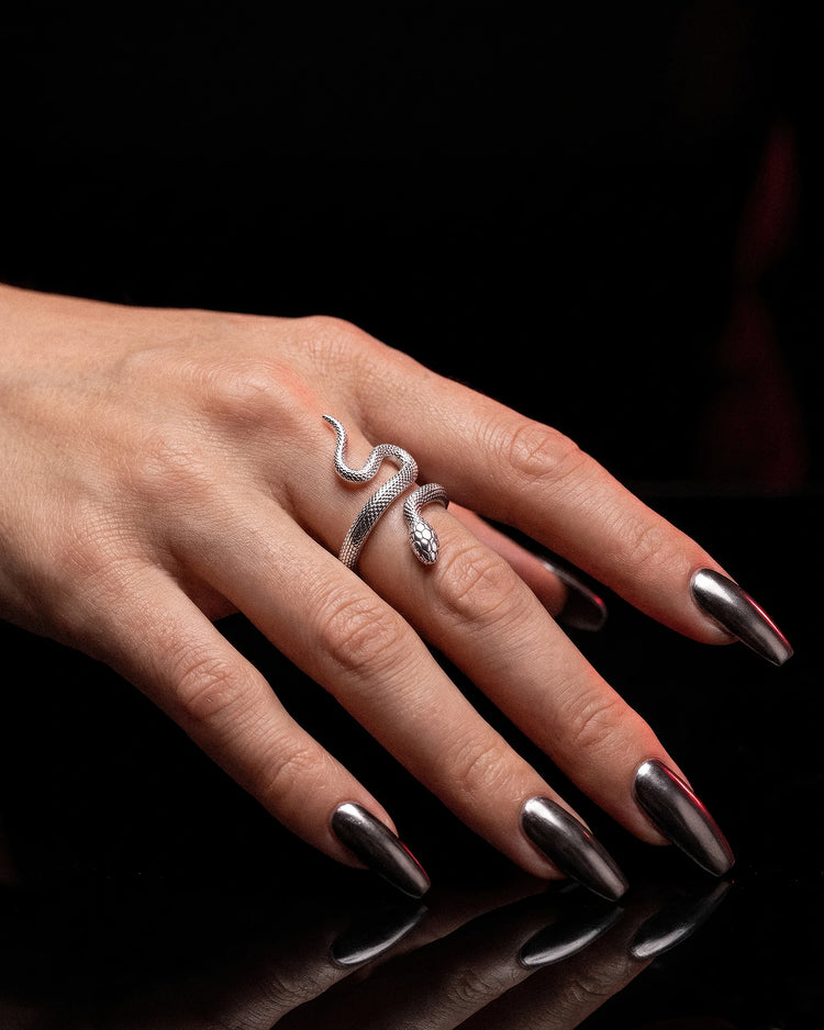 Close-up of the snake detail on the Reputation ring
